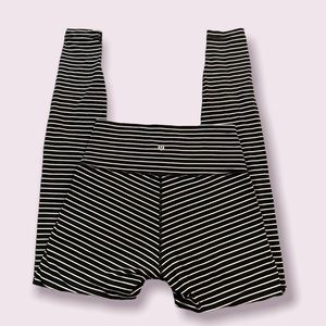 Lululemon Wunder Under 28" Leggings size 8 - unique print!